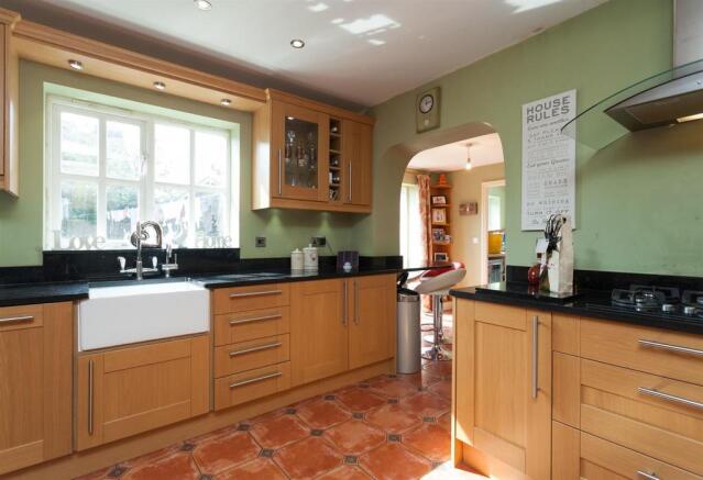 Kitchen 2.jpg