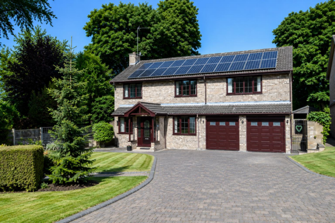 5 bed Detached for sale Image 5