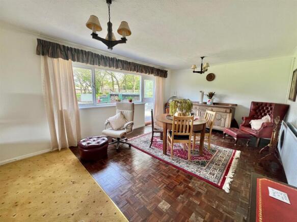 4 bed Detached for sale Image 11