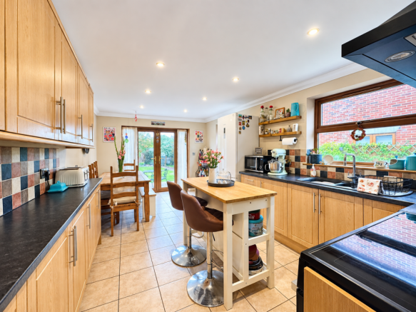 The Street, Corton, Lowestoft, NR32 5HW photo 4