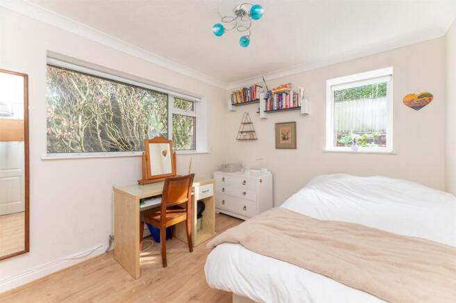 4 bed Detached for sale Image 11