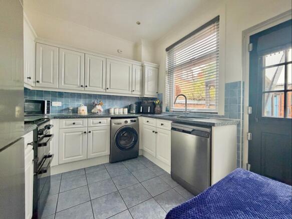 Leavesden Road, Watford, WD24 photo 3