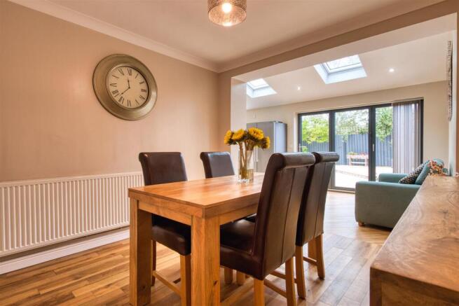 6 bed Detached for sale Image 6