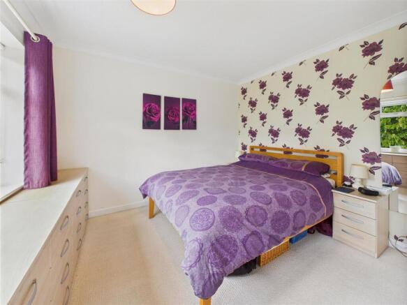 5 bed Detached for sale Image 11