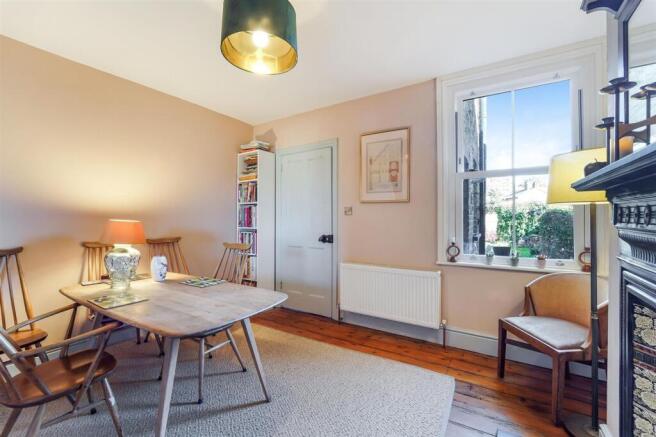 Lower Court Road, Epsom, KT19 photo 3