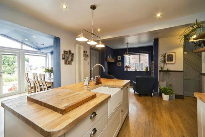 3 bed Semi-Detached for sale Image 5