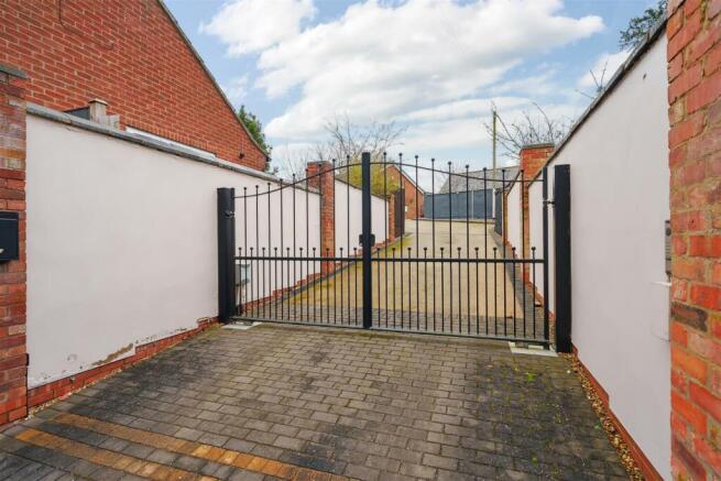 Electric gates and driveway