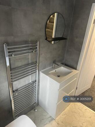 2 bed Terraced to rent Image 4