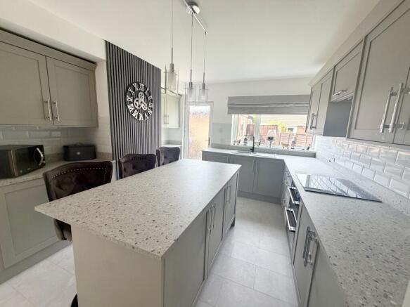 3 bed Bungalow for sale Image 4