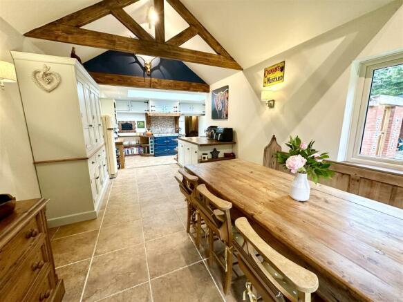 dining area to kitchen.JPEG