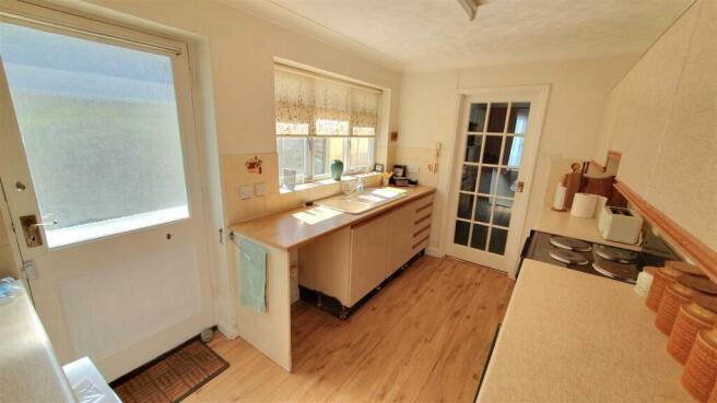 2. Kitchen.jpg