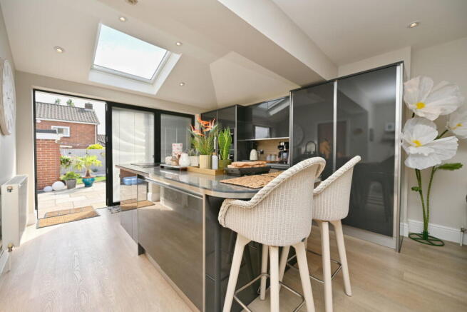 3 bed Semi-Detached for sale Image 4