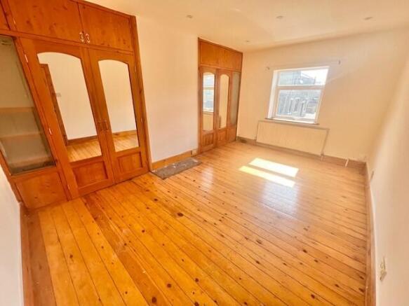 3 bed House to rent Image 6