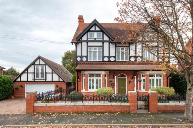 5-bed detached on Droitwich, Worcestershire, £1,125,000