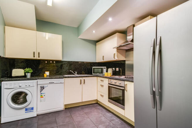 5 bed Flat to rent Image 4