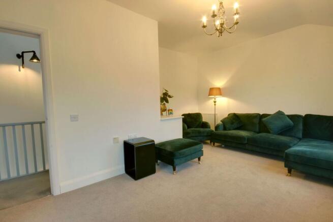 3 bed Terraced to rent Image 8