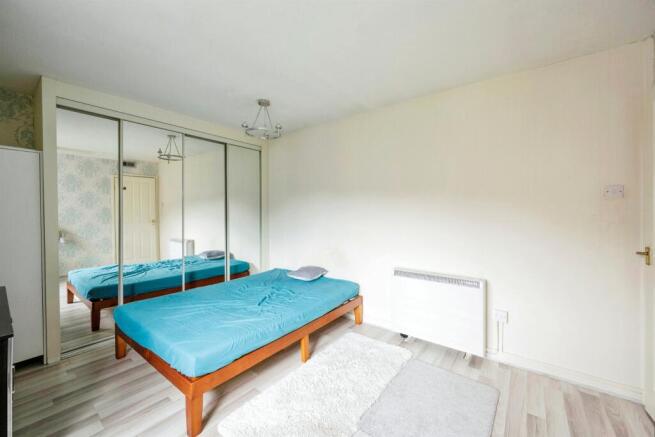 2 bed Apartment for sale Image 9