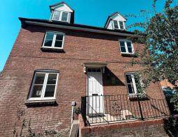 16, Snowshill Close, Daventry NN11 8AA