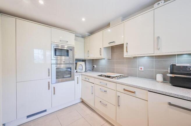 Anmer Close, Tadworth, KT20 photo 4