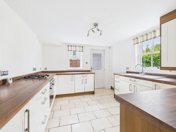 4 bed Semi-Detached for sale Image 6
