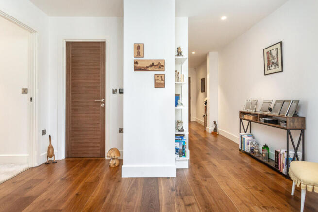 3 bed Apartment for sale Image 5