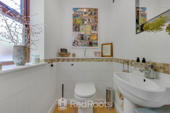 4 bed Detached for sale Image 12