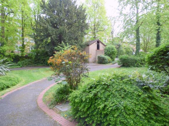 Landscaped Communal 