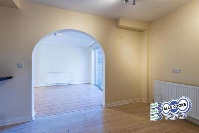 4 bed Semi-Detached for sale Image 12