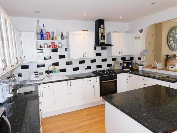 Kitchen 4