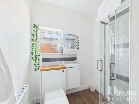 4 bed House for sale Image 8