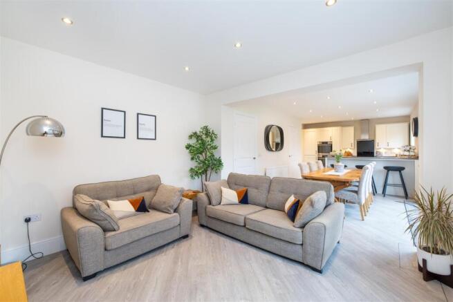 4 bed Detached for sale Image 6