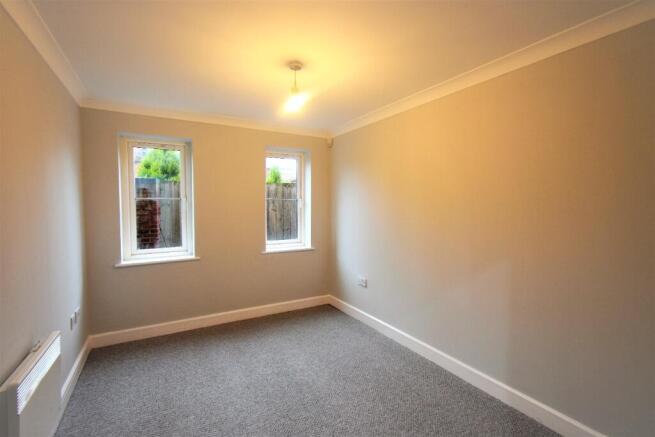 2 bed Flat to rent Image 5