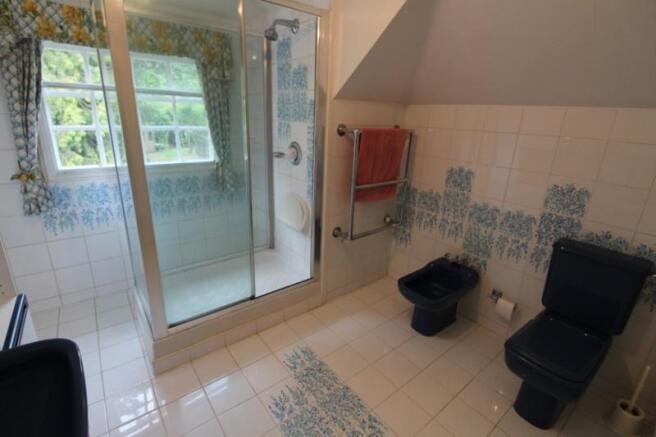 108_shower room.JPG
