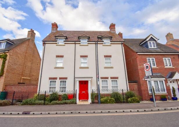 5-bed detached on Brooklands Avenue, Wixams, MK42, £475,000