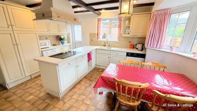 Kitchen & Breakfast Room