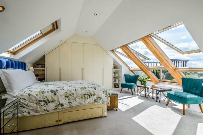 Master Bedroom (4).jpg