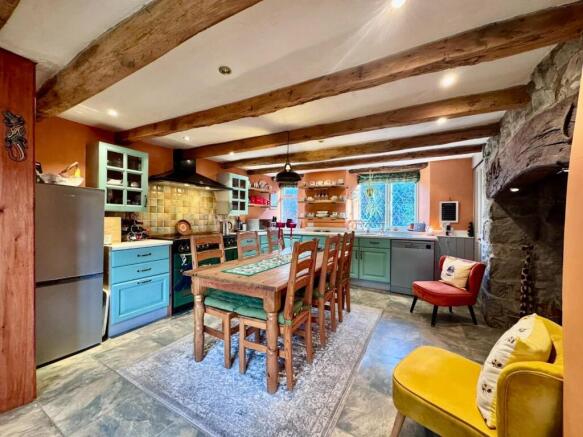 Kitchen 2.JPEG