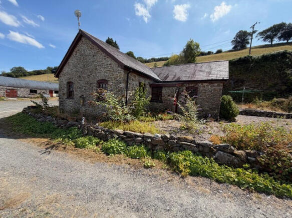 132 Acre Farm with 2 Cottages