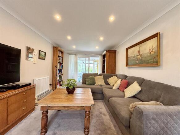 4 bed Detached for sale Image 9