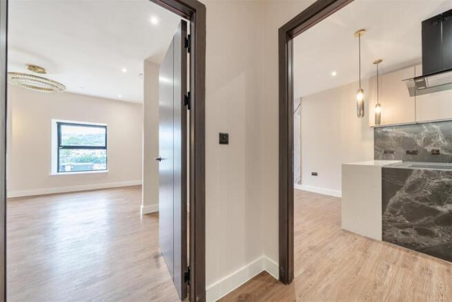 2 bed Apartment to rent Image 8
