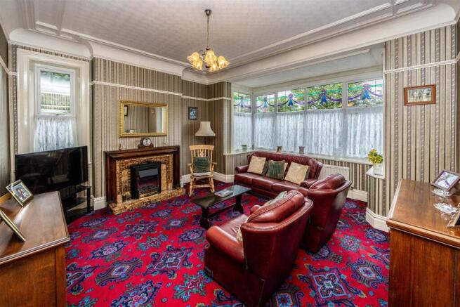 6 bed Detached for sale Image 8