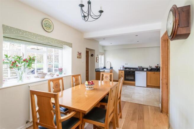 KITCHEN/DINING ROOM