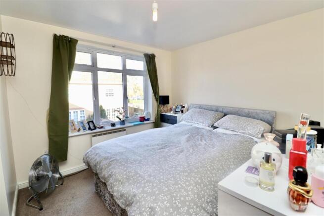 2 bed Flat to rent Image 4