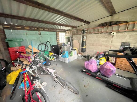 Garage b.jpg