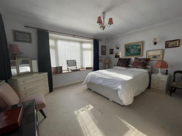GROUND FLOOR BEDROOM 1