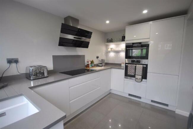 KITCHEN/BREAKFAST ROOM