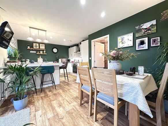 4 bed Detached for sale Image 4