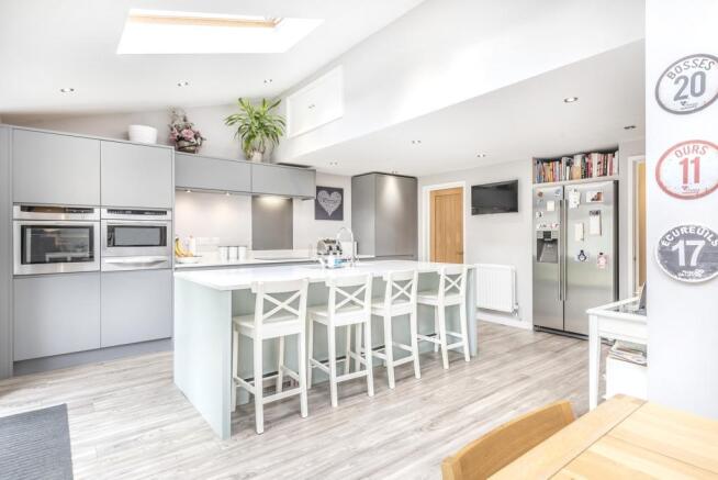Kitchen/Breakfast/Fa