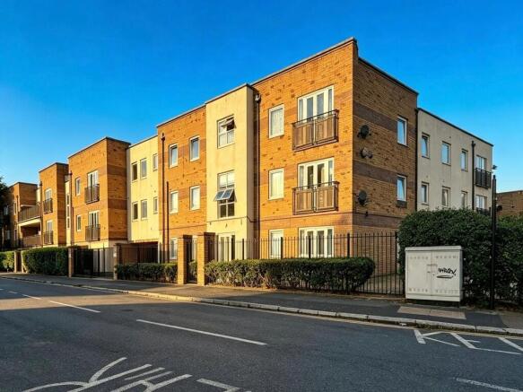 20 Luton Road, Lo...