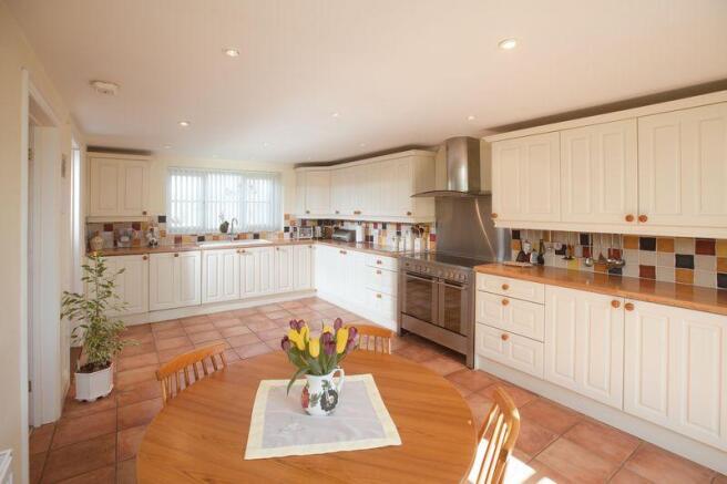 Kitchen / Brea...